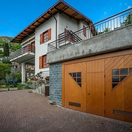 Bianca Lägenhet Varenna